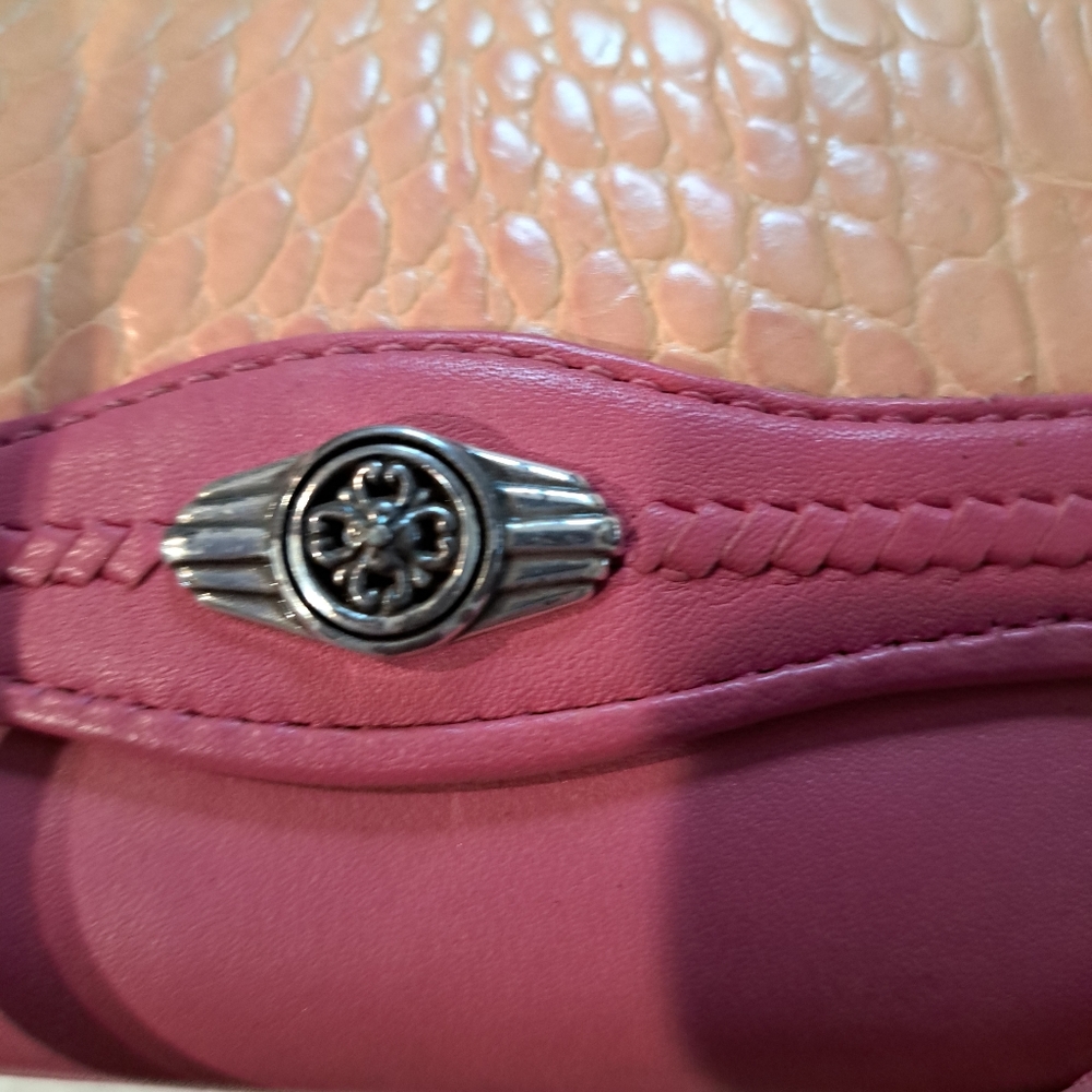 Ladies small bag w /strap
